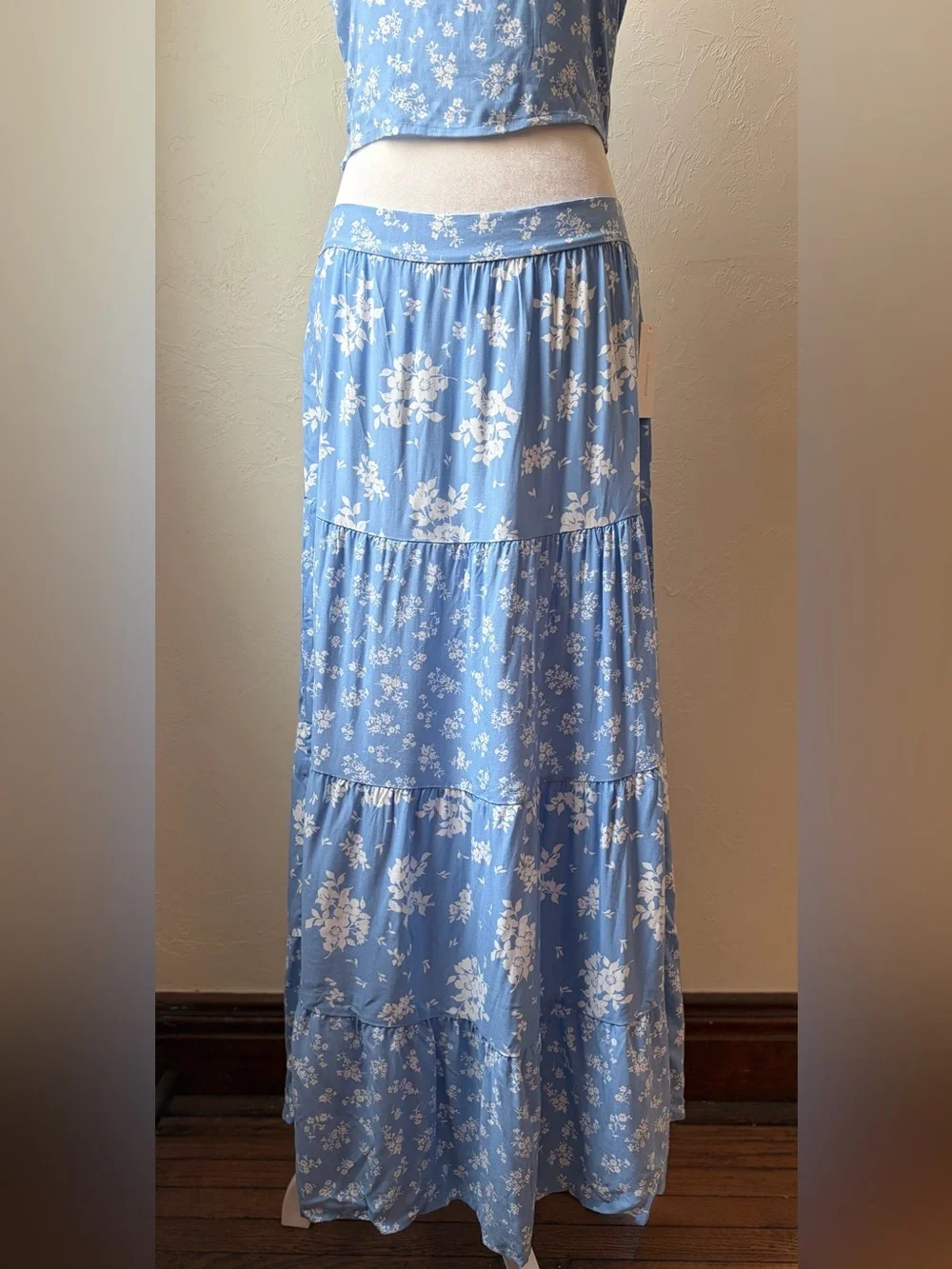 No Comment Blue Floral Crop Top & Tiered Maxi Skirt Set NWT Large